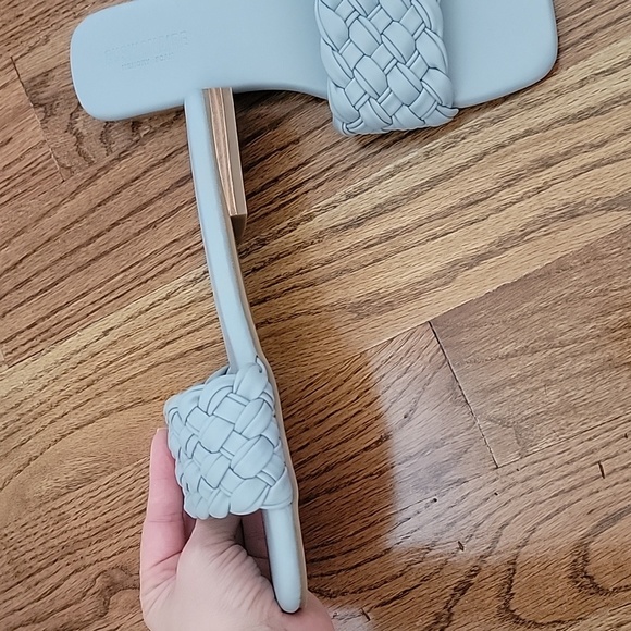 Cushionaire Weaved Grey Memory Foam Sandals - Picture 5 of 5